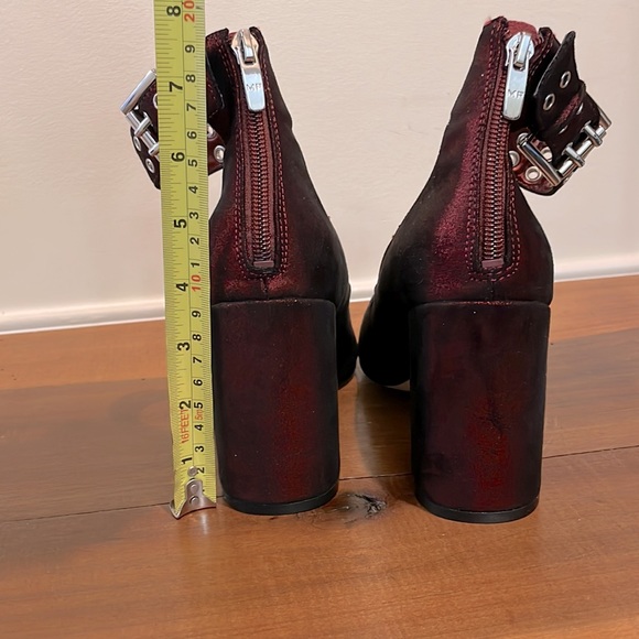 Marc Fisher shoes. Women’s Size 7M - Picture 4 of 8